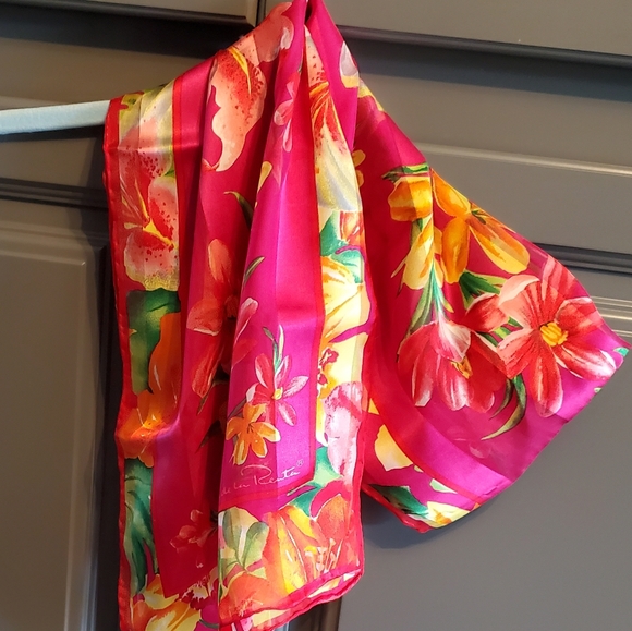 Oscar De La Renta Scarf⚜️💖⚜️Offers Are Welcome - Picture 4 of 4